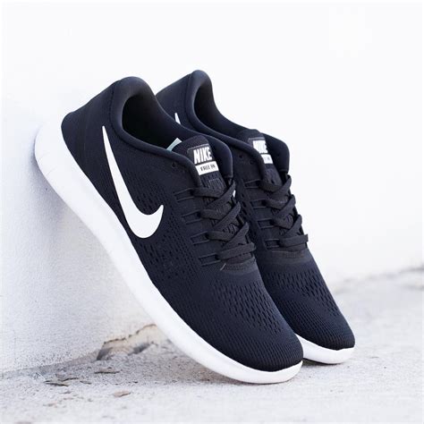 black nike sneakers for girls.